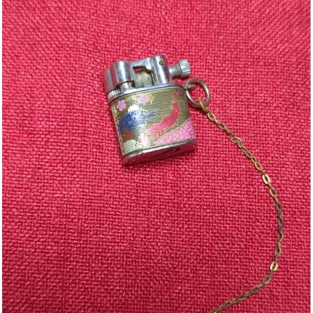 Japanese Vintage Mini Enamel Pygmy Lighter Mt Fuji design Rare Tobacco W/ Pin
